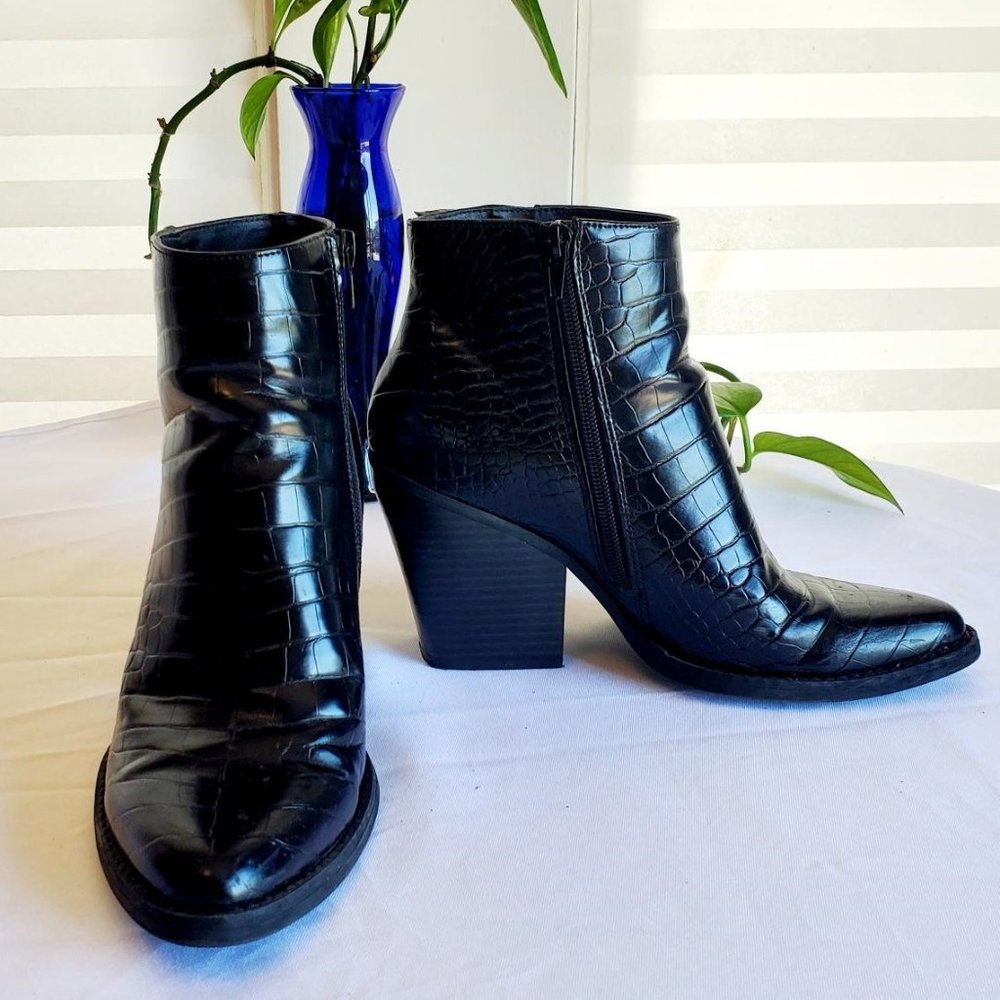 MADDEN GIRL Klicck Black Patent Leather Croc Ankle Boots Booties Sz 8.5 EUC